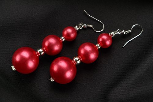 Long earrings with red beads - MADEheart.com