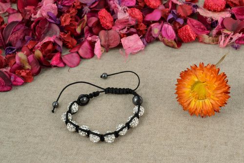 Bracelet en perles fantaisie blanches fait main  - MADEheart.com