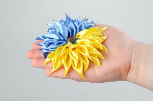 Fleur en tissu jaune et bleue - MADEheart.com