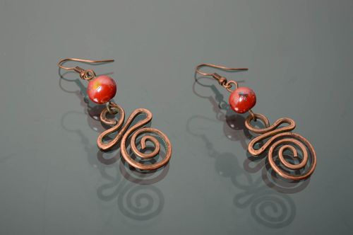 Handmade copper earrings with Indian beads - MADEheart.com