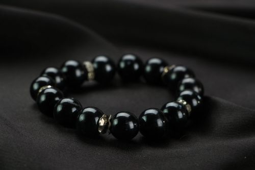 Schwarzes Armband aus Perlen - MADEheart.com