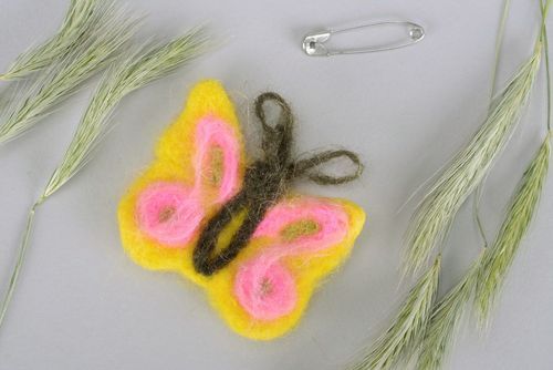 Broche en laine faite main Papillon - MADEheart.com