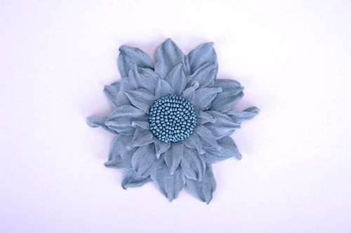 Broche originale en forme de fleur bleue - MADEheart.com