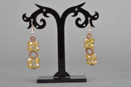 Gelbe helle feine schöne handgemachte Ohrringe aus Glasperlen für Frauen - MADEheart.com