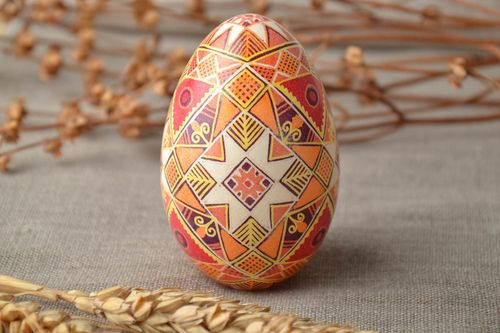 Oeuf de Pâques peint orange avec ornements géométriques fait main décoratif - MADEheart.com