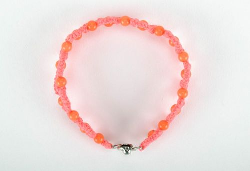 Bracelet fait main orange tressé de fil en coton - MADEheart.com