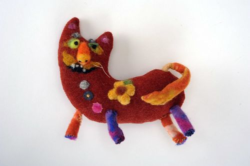 Woolen felted toy - MADEheart.com
