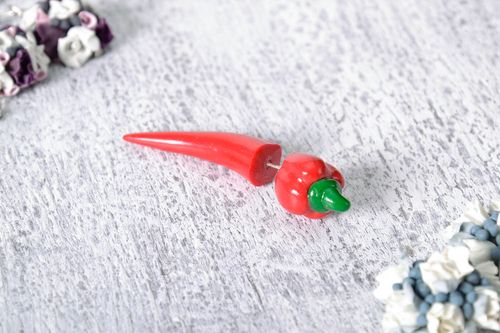 Ohrringe aus Polymerton mit optischer Irreführung Chili - MADEheart.com
