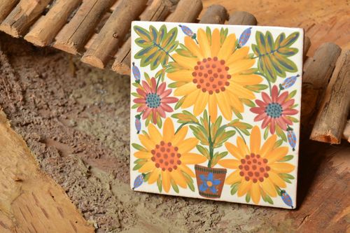 Handmade dekorative Wandplatte aus Ton mit Blumenmuster originell Sonnenblumen - MADEheart.com