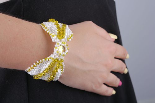 Bracciale con perline fatto a mano accessorio originale bigiotteria da donna - MADEheart.com