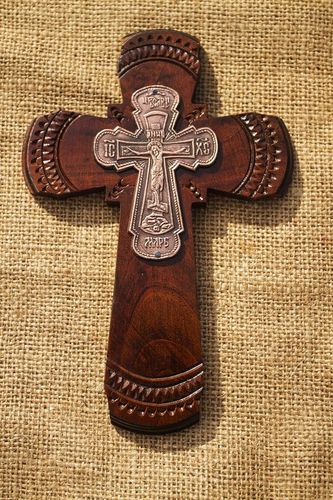 Croix murale en bois avec crucifix - MADEheart.com