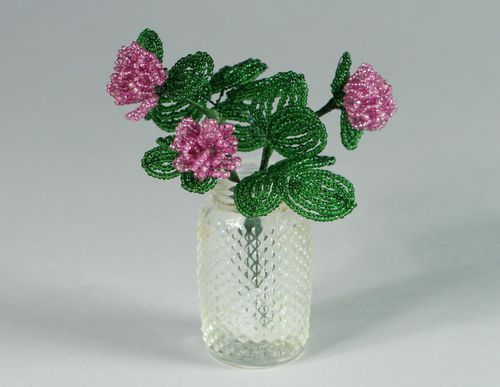 Dekorative Blumen aus Glasperlen, Klee - MADEheart.com