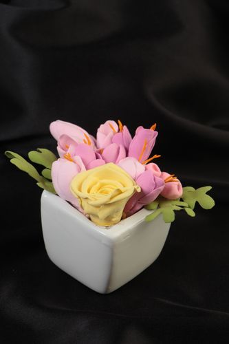 Цветочная композиция из полимерной глины в горшке в розовых тонах ручной работы - MADEheart.com