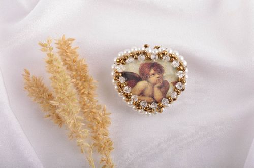 Broche coeur avec ange Bijou fait main plâtre perles de rocaille Cadeau femme - MADEheart.com