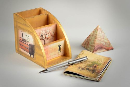 Funda de cuero artesanal regalo original estuche para pasaporte calle bonita - MADEheart.com