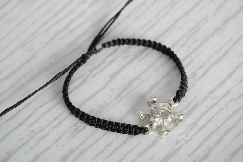 Handmade black woven capron thread wrist bracelet with metal charm in the shape of skull - MADEheart.com