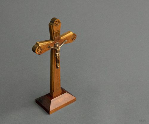Cruz ortodoxa de mesa con crucifijo - MADEheart.com
