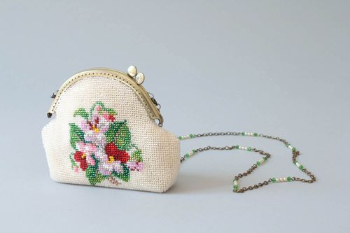 Frauen Handtasche-Geldbörse aus Glasperlen  - MADEheart.com