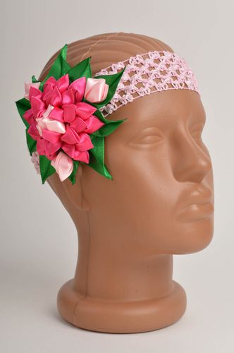 Banda con flores hecha a mano rosada cinta para el pelo regalo para chicas - MADEheart.com