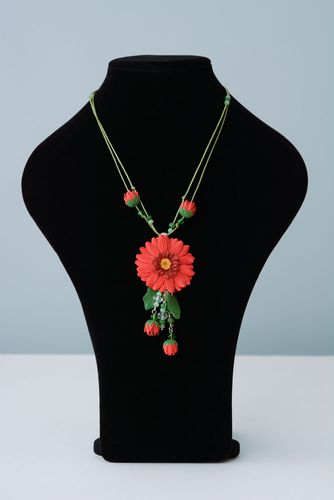 Colgante de arcilla polimérica con flor - MADEheart.com