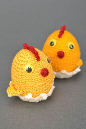 Crochet Easter chicken - MADEheart.com