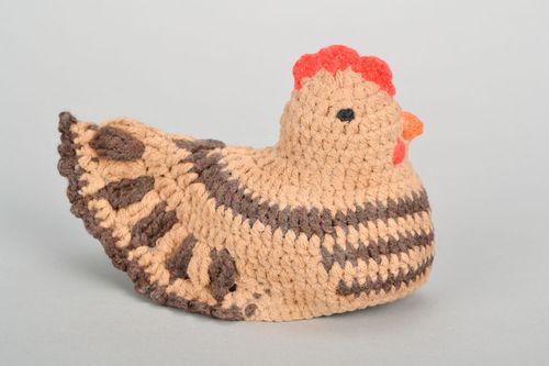 Poule tricotée pour des oeufs de Pâques - MADEheart.com