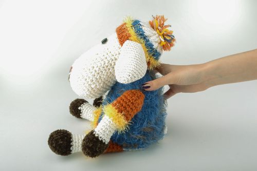 Doudou tricoté à la main Brebis en hiver - MADEheart.com