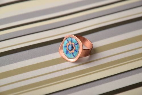 Медное кольцо расписанное цветными эмалями - MADEheart.com