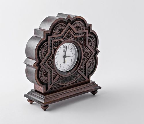 Relógio de mesa de madeira - MADEheart.com
