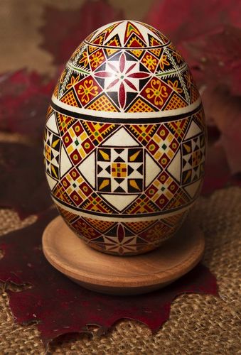 Œuf de Pâques coloré ukrainien - MADEheart.com