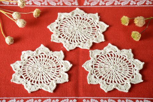 Servilletas tejidas a crochet artesanales elementos decorativos diseño de casa - MADEheart.com