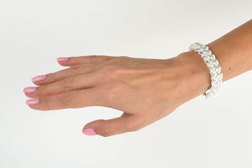 Bracelet blanc Bijou fait main perles de rocaille fils de coton Cadeau femme - MADEheart.com