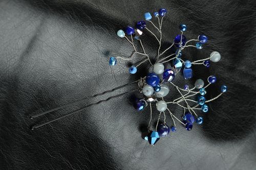 Handmade Haarnadel mit Perlen in Blau Designer Schmuck Accessoire für Haare - MADEheart.com