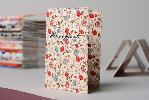 Protège-passeport en cuir original fait main avec imprimé à motif floral - MADEheart.com