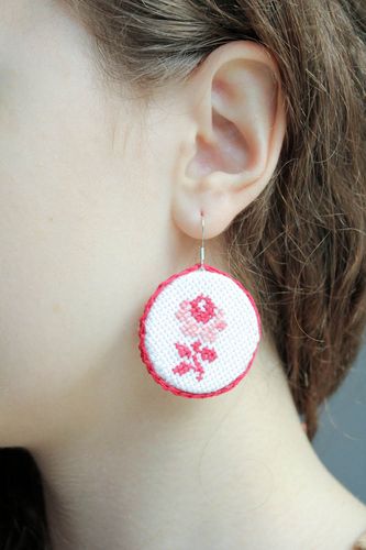 Orecchini pendenti fatti a mano di argilla polimerica accessori da donna - MADEheart.com
