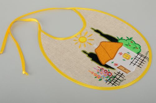 Handmade linen bib for baby - MADEheart.com