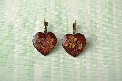 Серьги в виде сердечек с живыми цветами - MADEheart.com