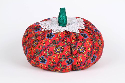 Red pumpkin throw pillow for home décor 14,57 inches 1,16 lb - MADEheart.com