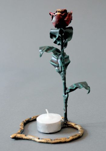 Candelero forjado de metal “La rosa y el corazón” - MADEheart.com