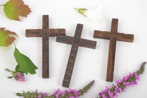 Кресты ручной работы резные кресты из дерева украшения на стену набор 3 штуки - MADEheart.com