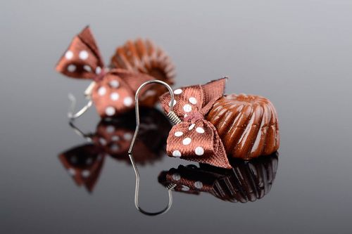 Les boucles doreilles Bonbons faites de la pâte polymère - MADEheart.com
