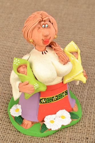 Керамическая статуэтка с росписью Мать с двумя младенцами - MADEheart.com
