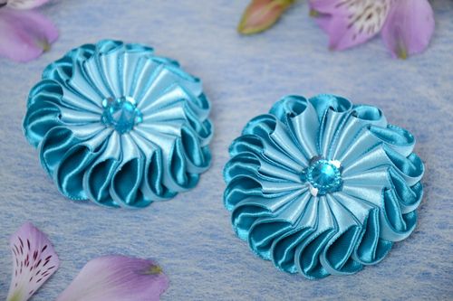 Ensemble délastiques à cheveux forme de fleurs bleus satin faits main 2 pièces - MADEheart.com
