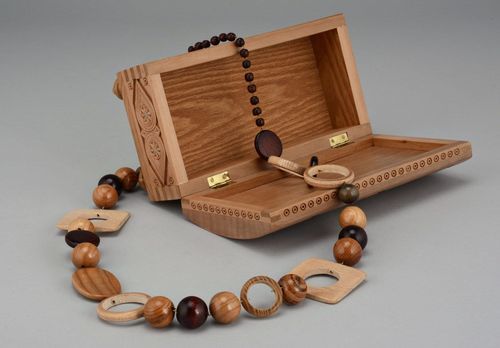 Collier en perles de bois teinté - MADEheart.com