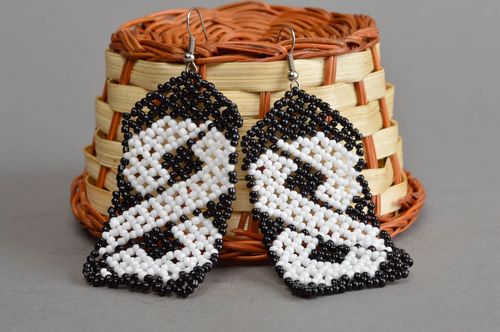 Boucles doreilles en perles de rocaille noir-blanc grandes faites main - MADEheart.com