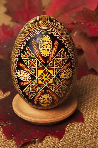 Huevo de Pascua pintado de ganso - MADEheart.com