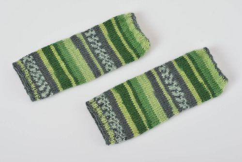 Mitaines vertes rayées tricotées en laine avec des aiguilles faites main - MADEheart.com