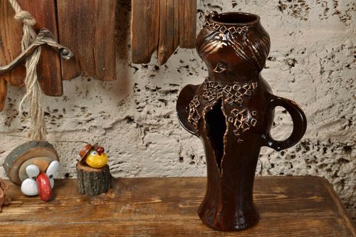 Vase en argile recouvert de glaçure décoratif original brun foncé fait main - MADEheart.com