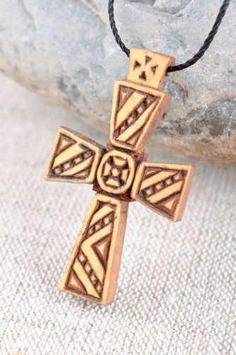 Cruz pectoral hecha a mano regalo original de madera adorno para  el cuello - MADEheart.com