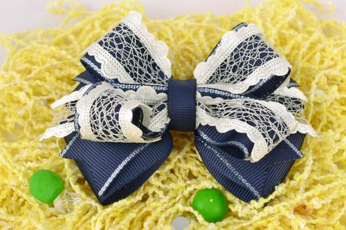 Hair clip with bow made of blue rep ribbon with lace - MADEheart.com